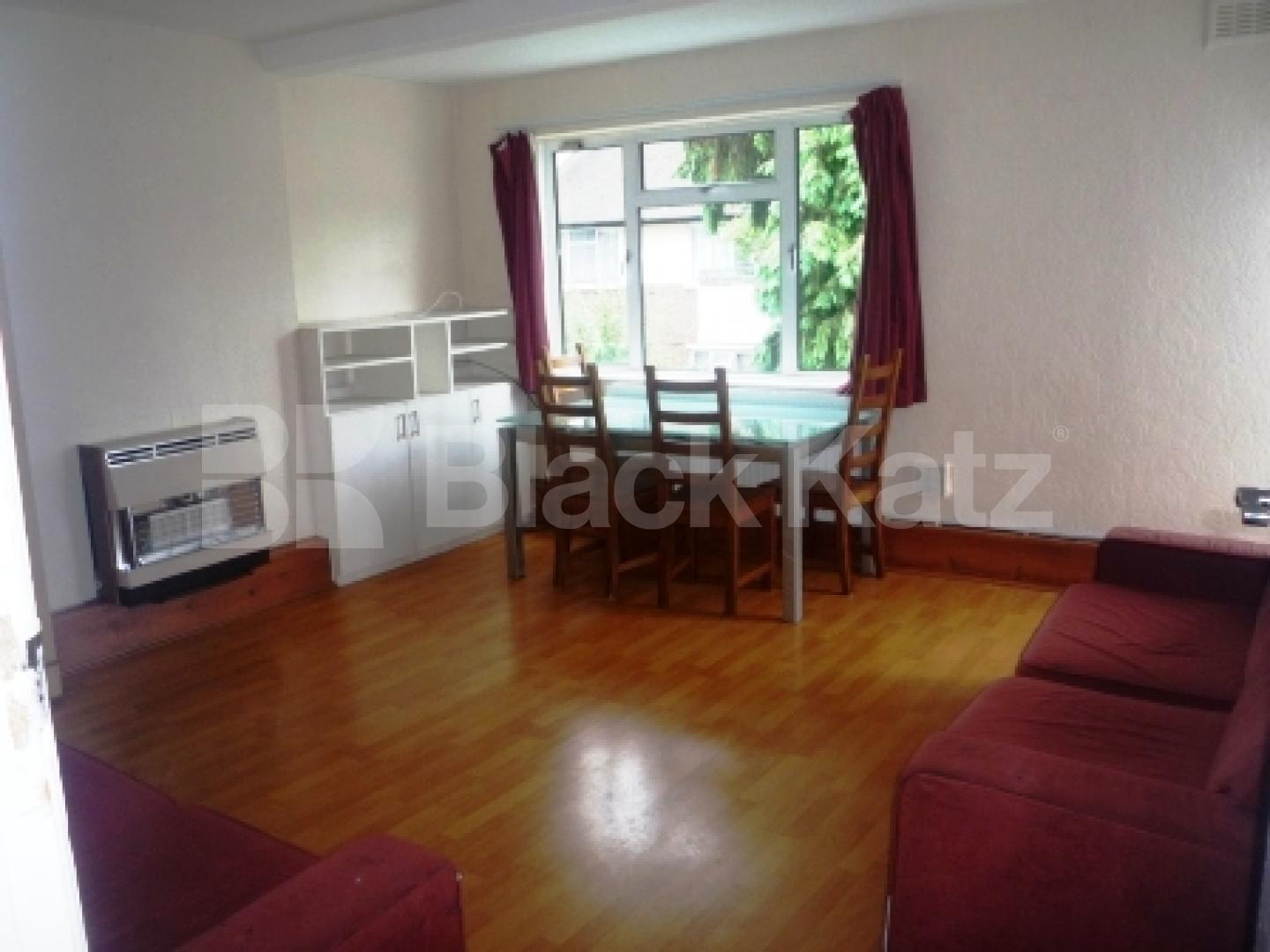 			4 Bedroom, 1 bath, 1 reception Flat			 Park Road, CROUCH END