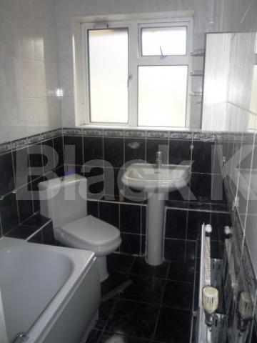 			4 Bedroom, 1 bath, 1 reception Flat			 Park Road, CROUCH END