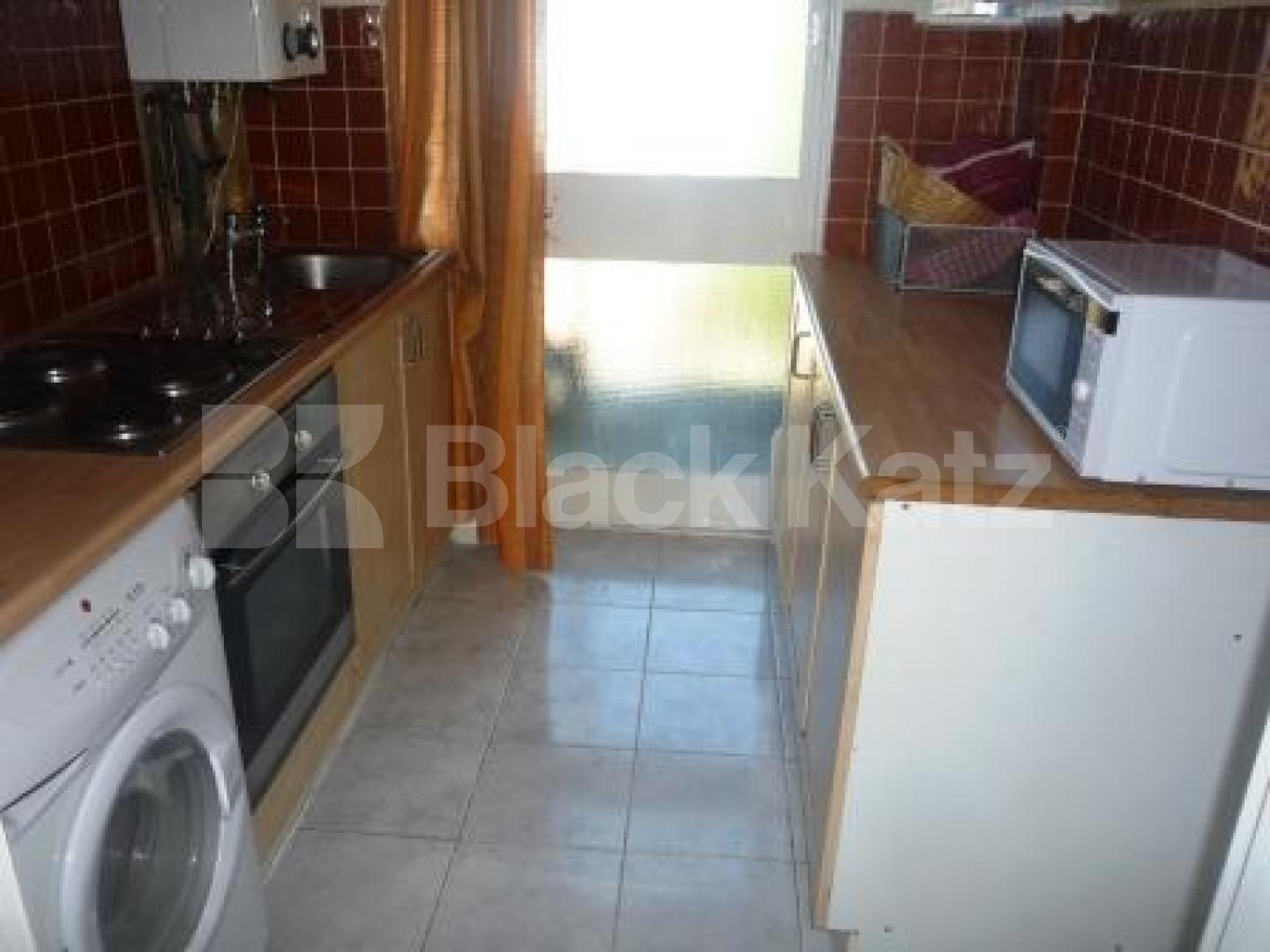 			2 Bedroom, 1 bath, 1 reception Flat			 Ewart Grove, WOOD GREEN
