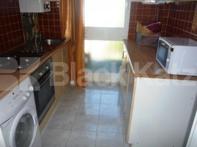 			2 Bedroom, 1 bath, 1 reception Flat			 Ewart Grove, WOOD GREEN