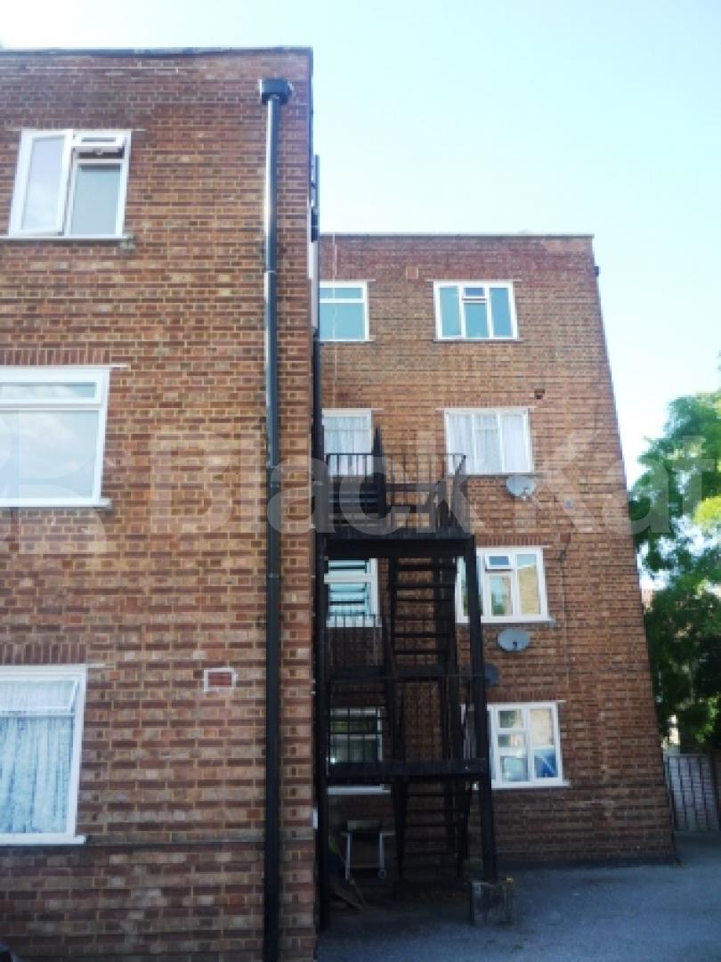 			2 Bedroom, 1 bath, 1 reception Flat			 Ewart Grove, WOOD GREEN