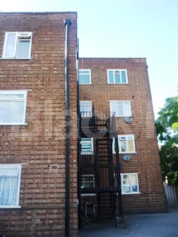 			2 Bedroom, 1 bath, 1 reception Flat			 Ewart Grove, WOOD GREEN
