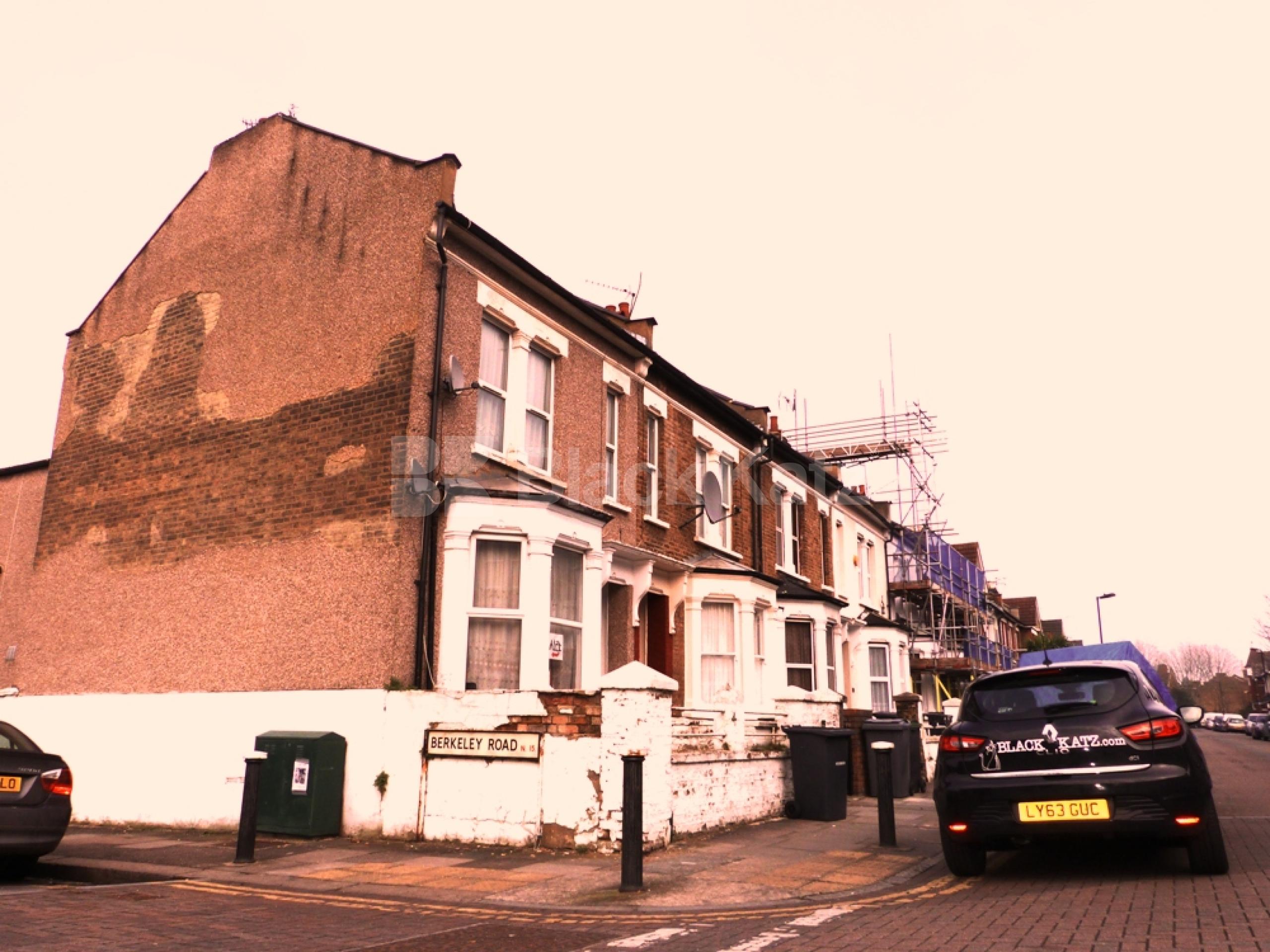 			NEW INSTRCTION near the tube!, 1 Bedroom, 1 bath, 1 reception Flat			 Vartry Road, Manor House N15