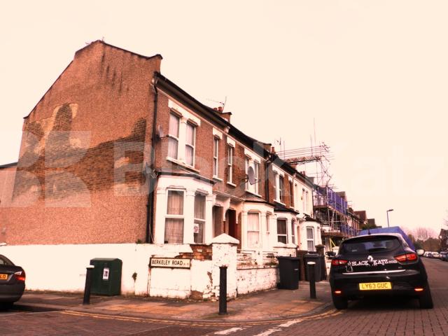 			NEW INSTRCTION near the tube!, 1 Bedroom, 1 bath, 1 reception Flat			 Vartry Road, Manor House