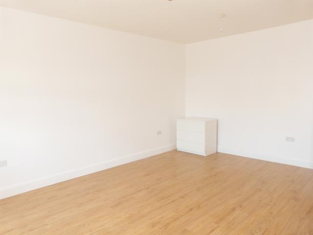			Newly refurbished., Studio Apartment, 1 bath, 1 reception Flat			 Dudden Hill Lane, DOLLIS HILL