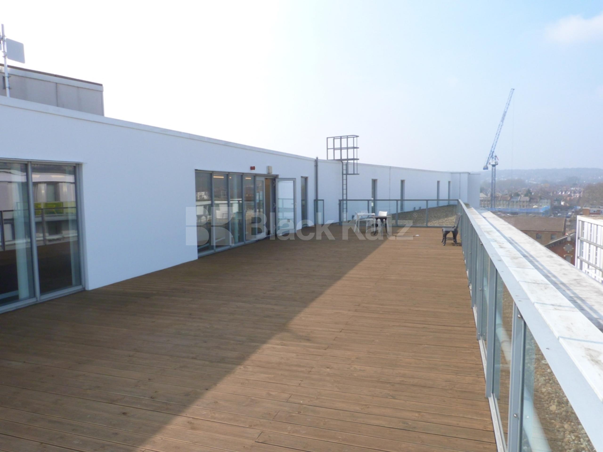 			1 Bedroom, 1 bath, 1 reception Apartment			 New River Village, Hornsey N8