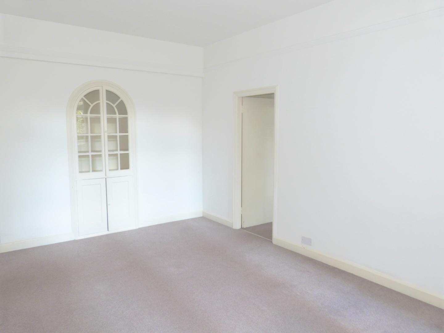 			LET  (HEATING & HOT WATER INCLUDED), 1 Bedroom, 1 bath, 1 reception Flat			 Cleve Road, WEST HAMPSTEAD