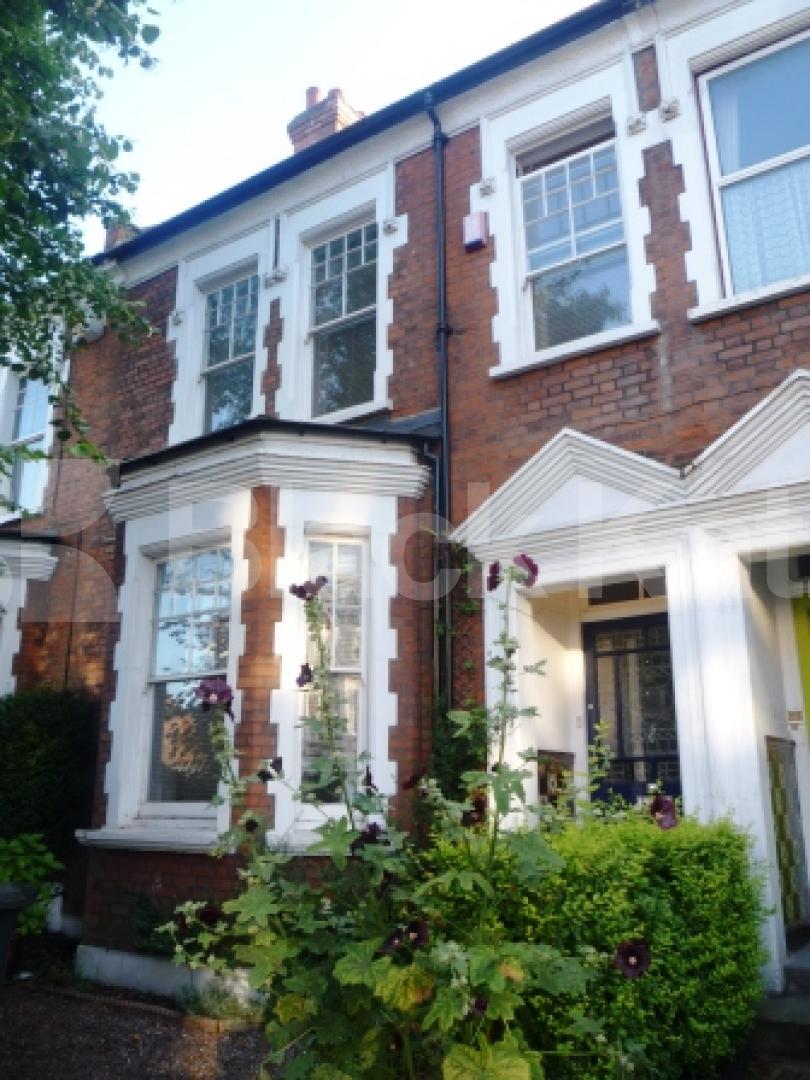 			4 Bedroom, 1 bath, 1 reception Terraced House			 Archway Road, HIGHGATE