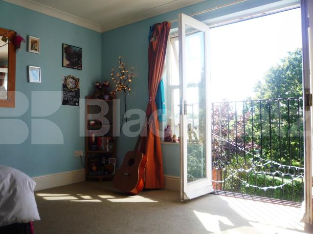 			NEW INSTRUCTION! COLDFALL SCHOOL CATCHMENT, 4 Bedroom, 1 bath, 1 reception House			 Osier Crescent, MUSWELL HILL