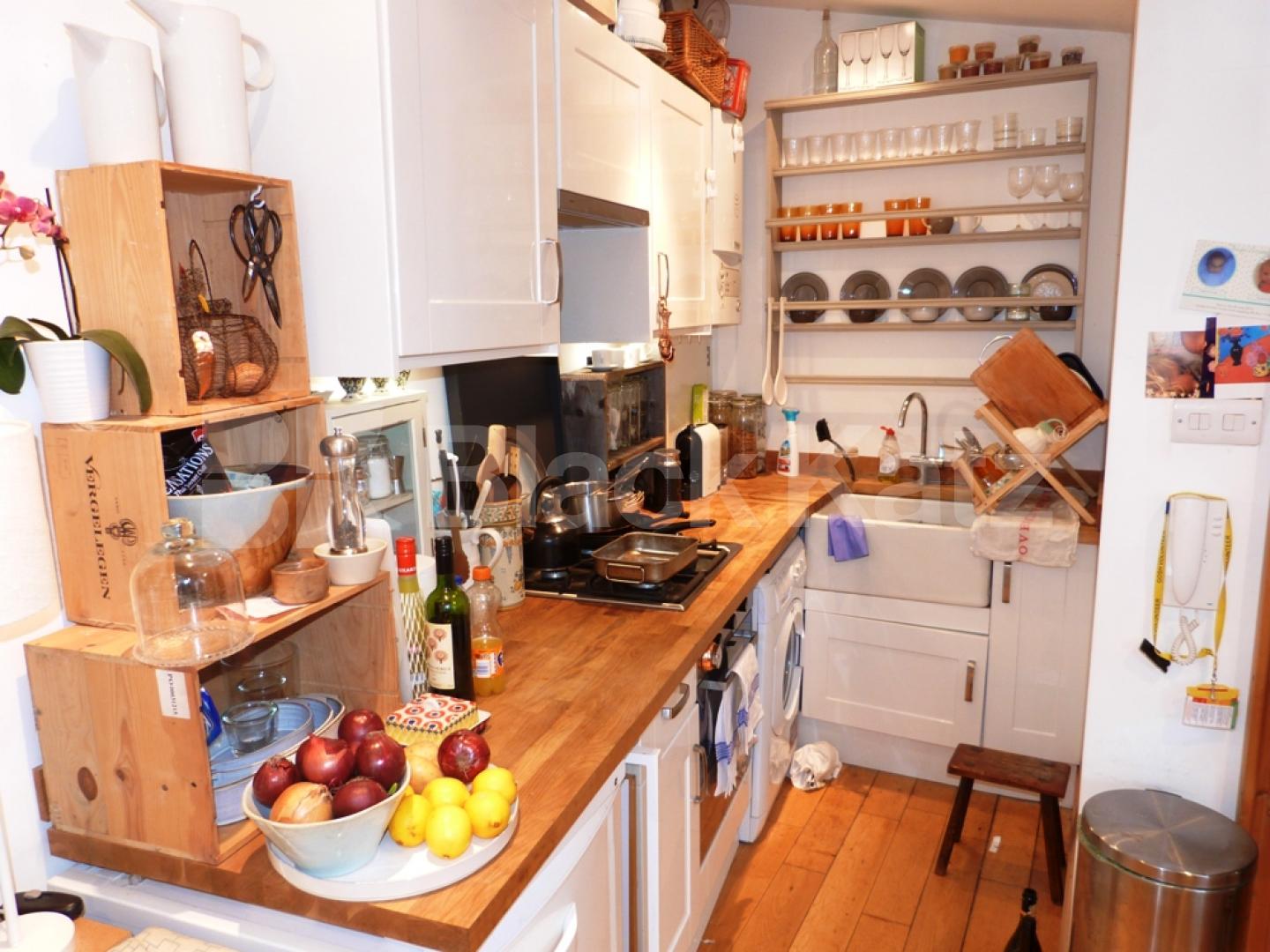 			Studio With A Roof Terrace !, Studio Apartment, 1 bath, 1 reception Flat			 Hornsey High Street, Crouch End