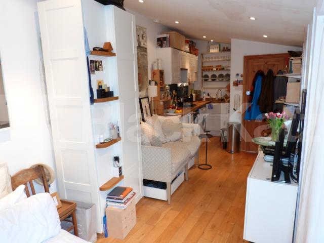 			Studio With A Roof Terrace !, Studio Apartment, 1 bath, 1 reception Flat			 Hornsey High Street, Crouch End