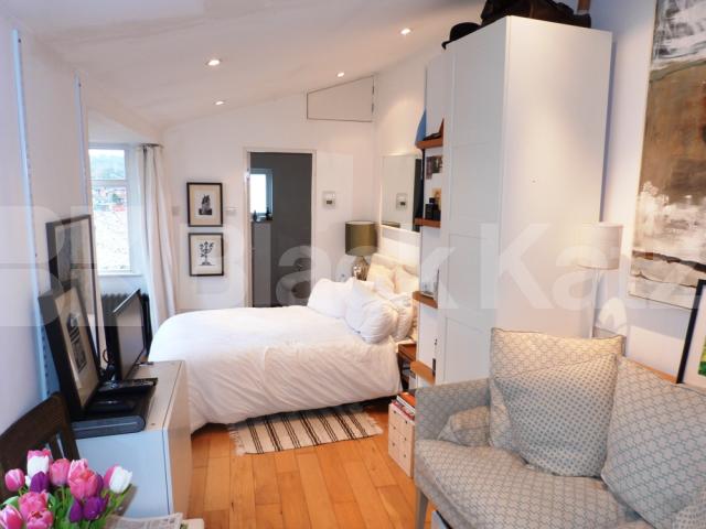 			Studio With A Roof Terrace !, Studio Apartment, 1 bath, 1 reception Flat			 Hornsey High Street, Crouch End