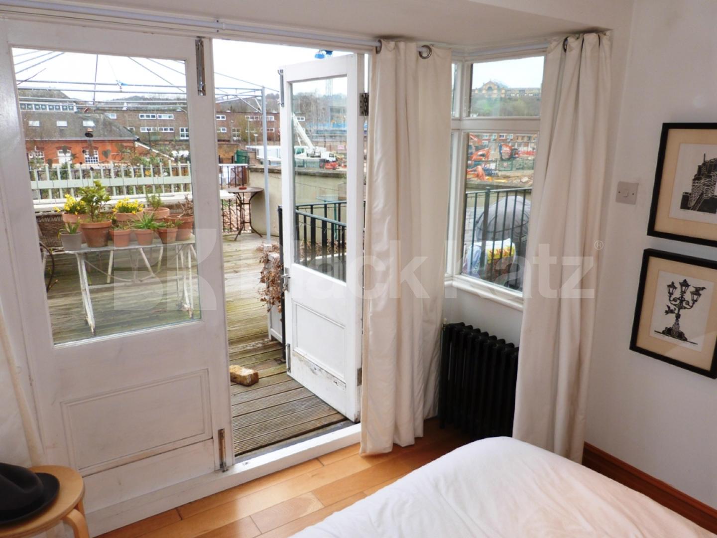 			Studio With A Roof Terrace !, Studio Apartment, 1 bath, 1 reception Flat			 Hornsey High Street, Crouch End