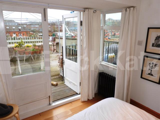 			Studio With A Roof Terrace !, Studio Apartment, 1 bath, 1 reception Flat			 Hornsey High Street, Crouch End