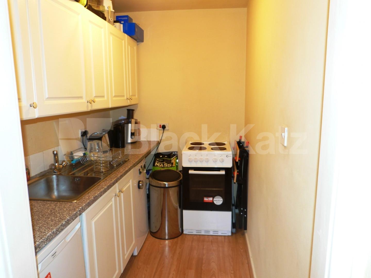 			LET, Studio Apartment, 1 bath, 1 reception Studio			 Station Road, High Barnet