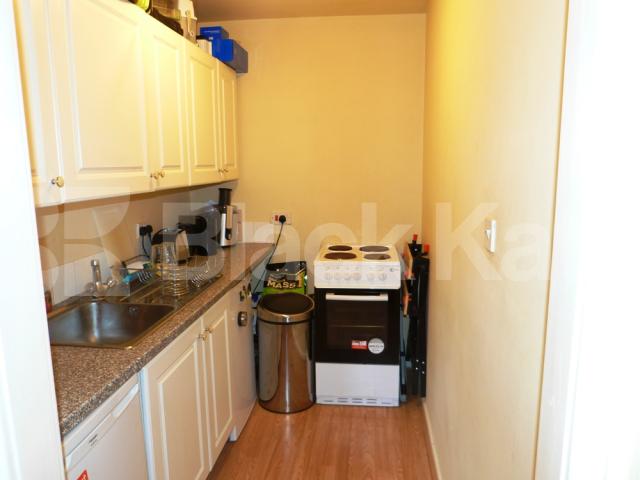 			LET, Studio Apartment, 1 bath, 1 reception Studio			 Station Road, High Barnet