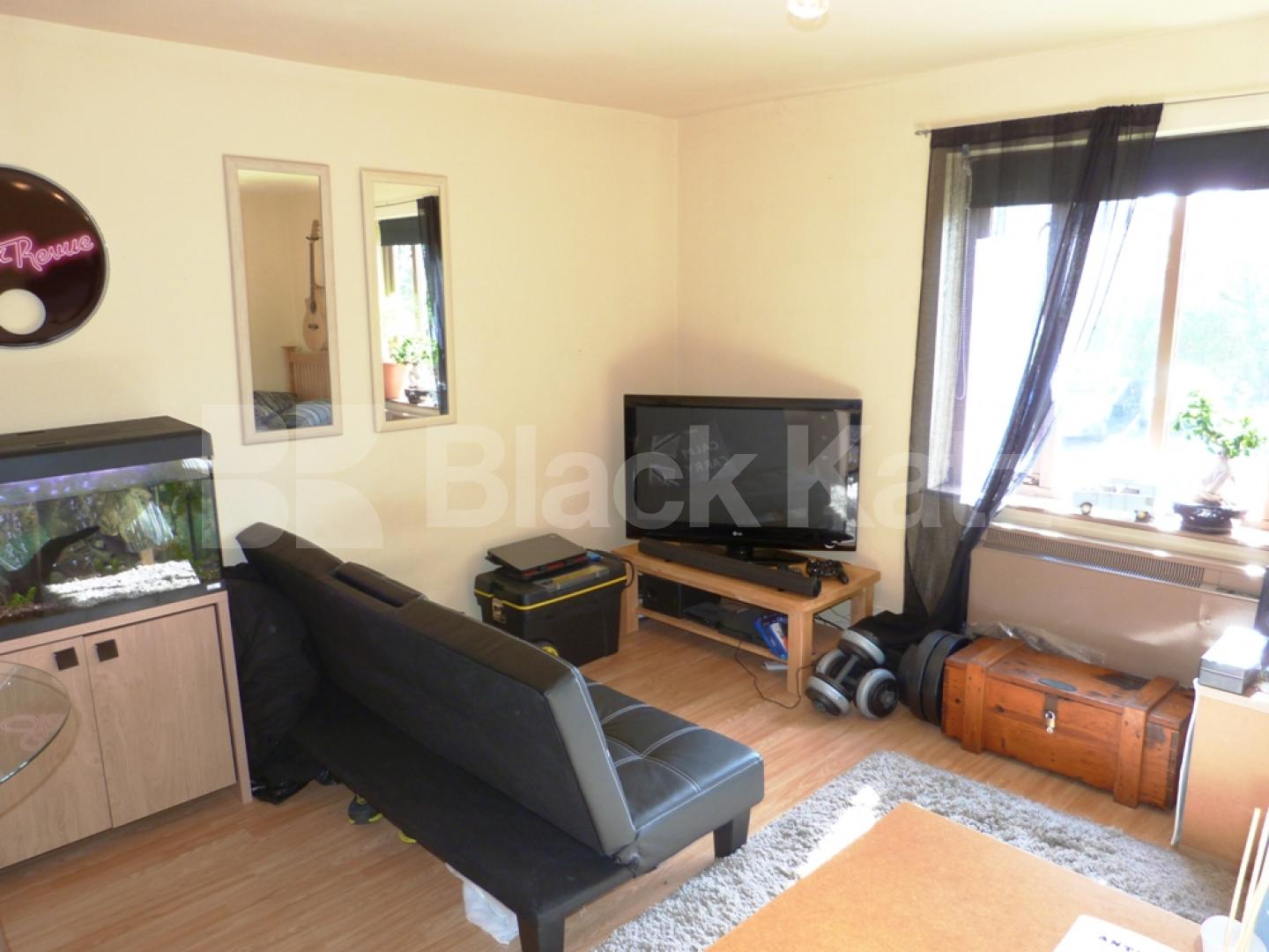 			LET, Studio Apartment, 1 bath, 1 reception Studio			 Station Road, High Barnet
