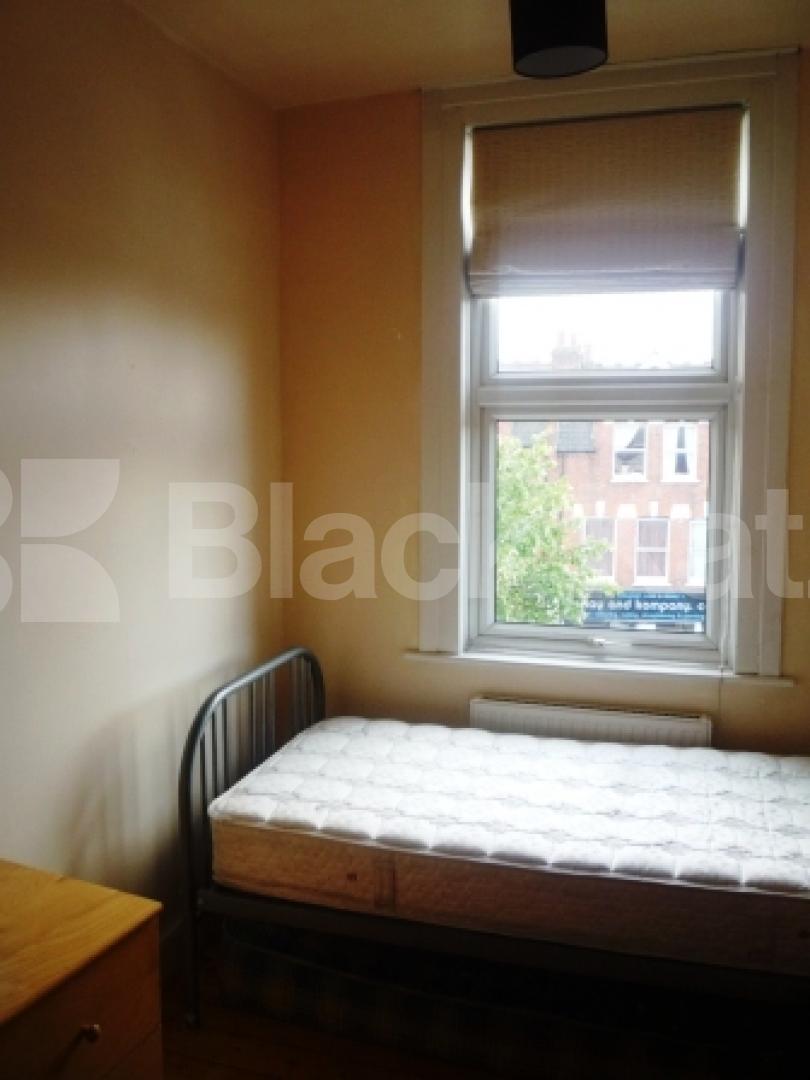 			2 Bedroom, 1 bath, 1 reception Flat			 Colney Hatch Lane, MUSWELL HILL