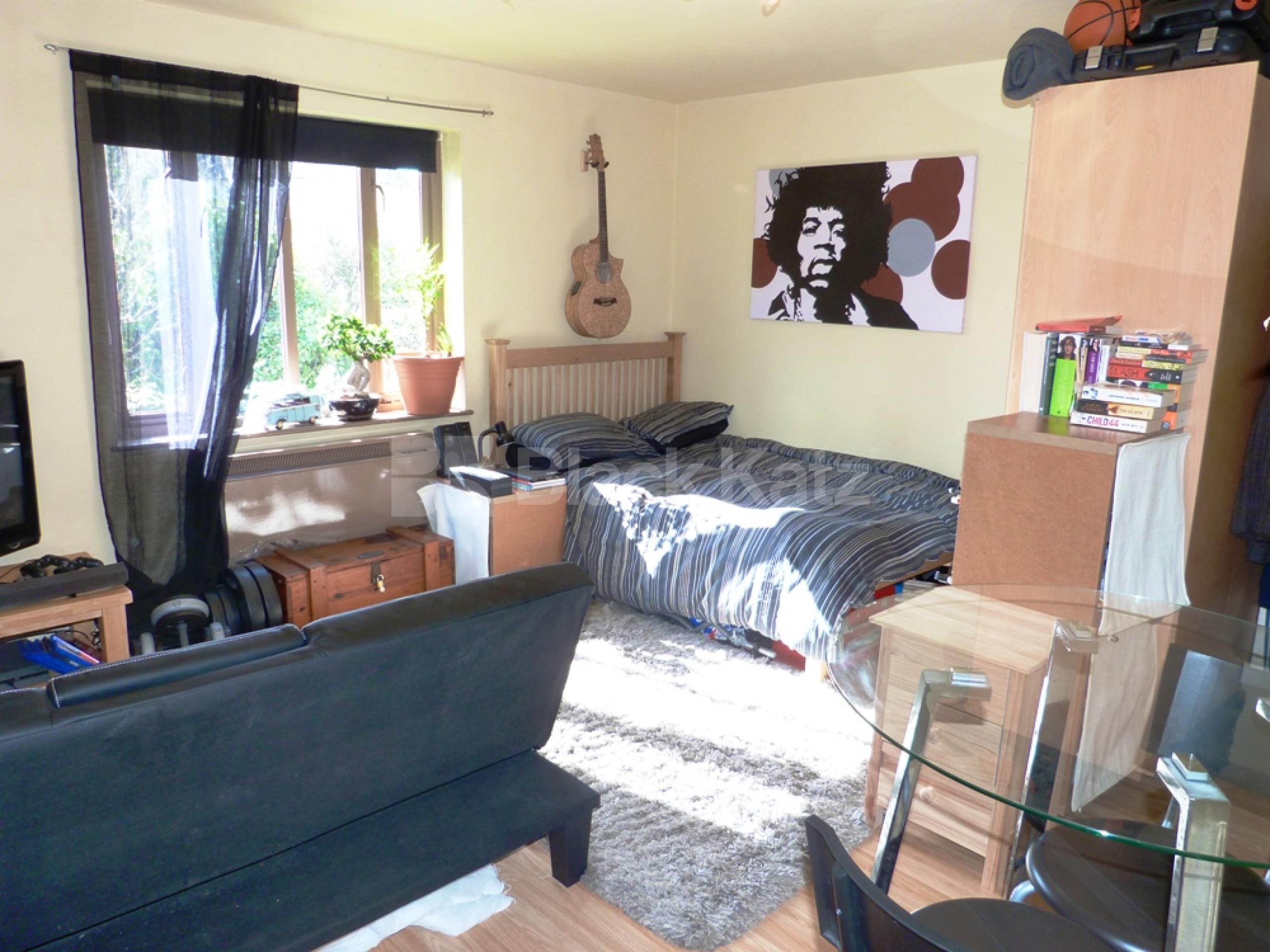			LET, Studio Apartment, 1 bath, 1 reception Studio			 Station Road, High Barnet EN5