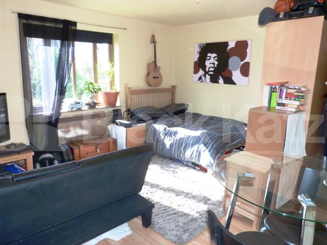 			LET, Studio Apartment, 1 bath, 1 reception Studio			 Station Road, High Barnet