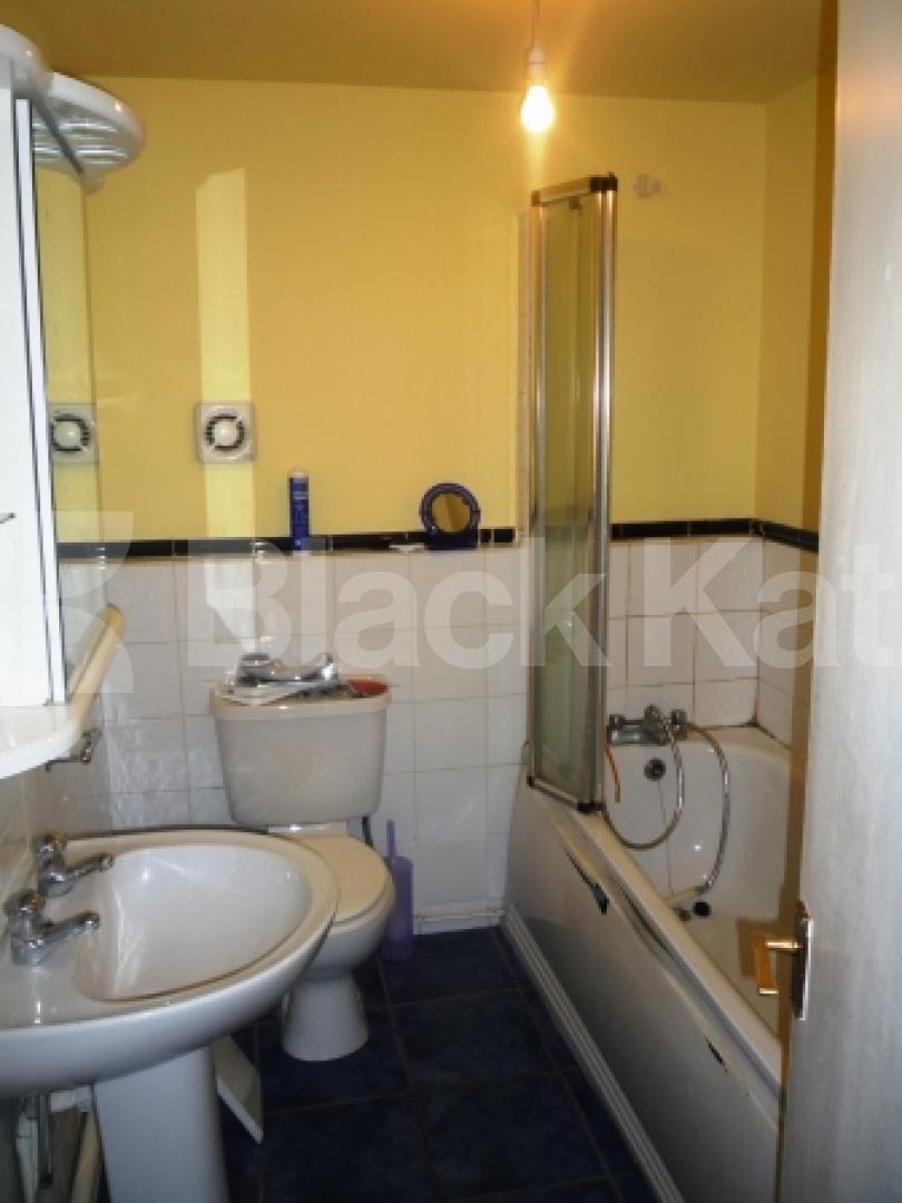 			2 Bedroom, 1 bath, 1 reception Flat			 Colney Hatch Lane, MUSWELL HILL