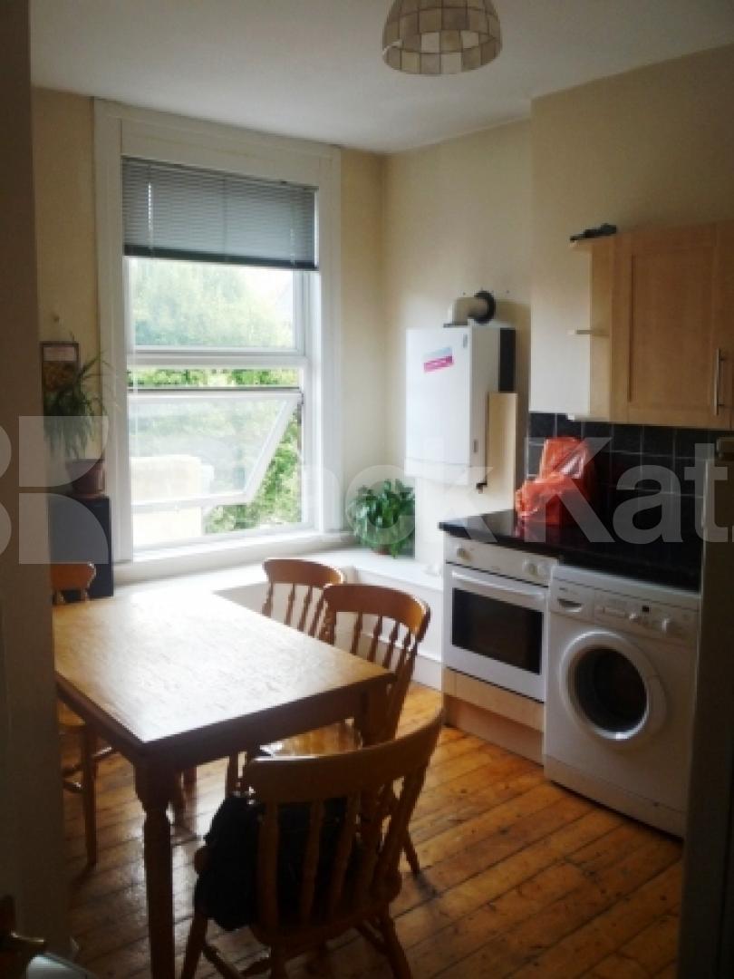 			2 Bedroom, 1 bath, 1 reception Flat			 Colney Hatch Lane, MUSWELL HILL