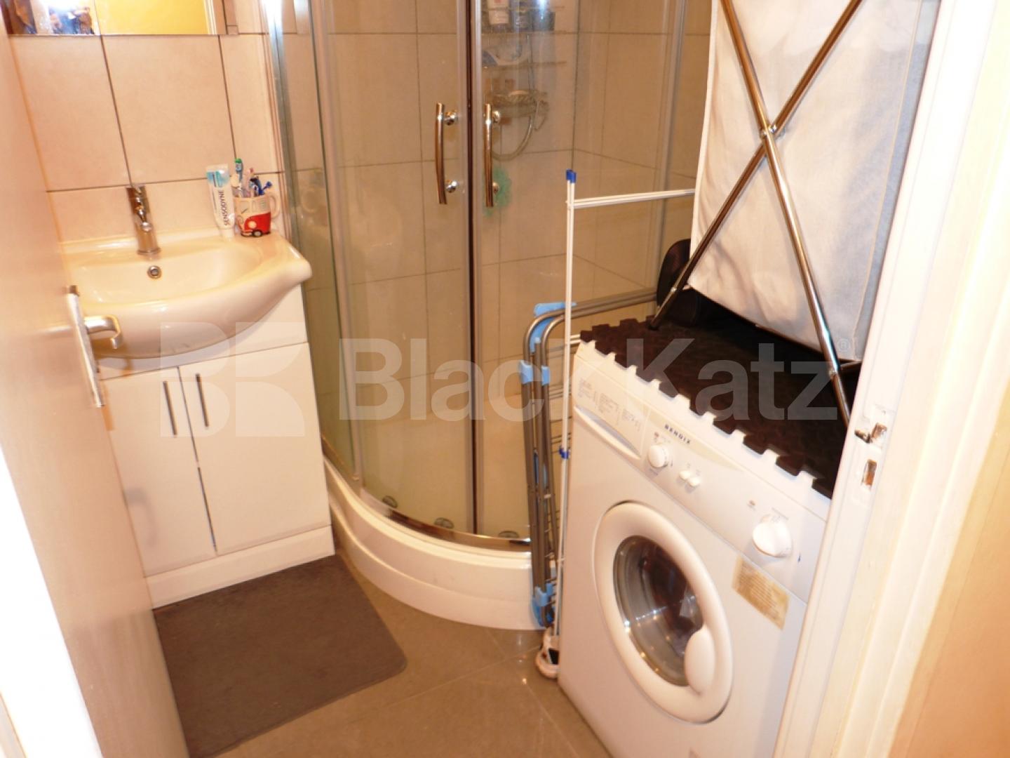 			LET, Studio Apartment, 1 bath, 1 reception Studio			 Station Road, High Barnet