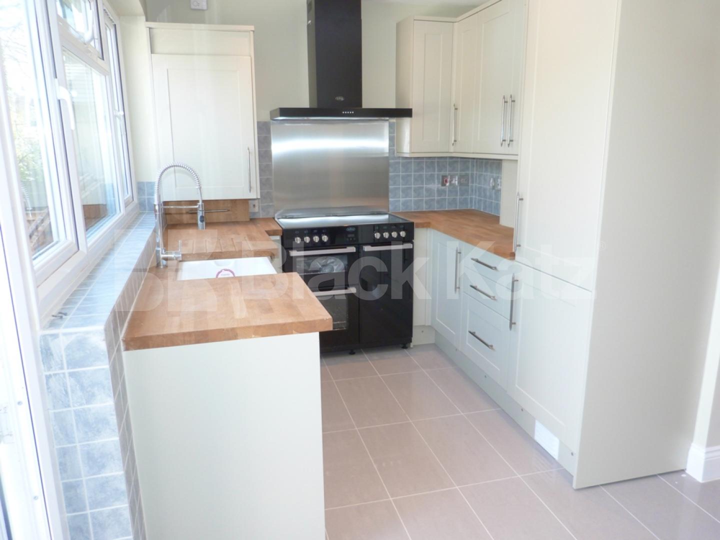 			Stunning oak flooring!, 3 Bedroom, 1 bath, 1 reception House			 Trinity Road, East Finchley