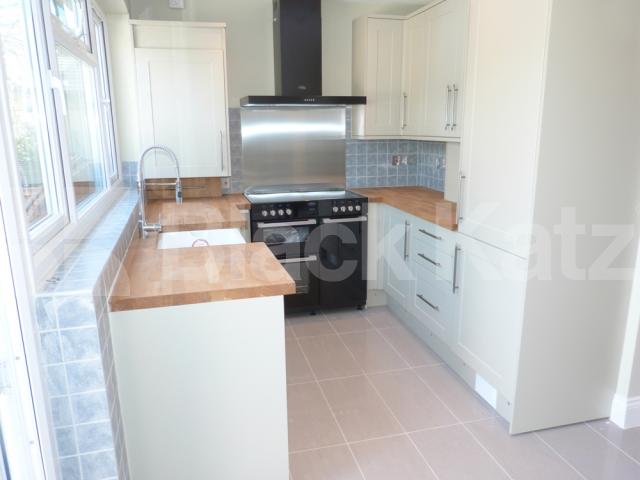 			Stunning oak flooring!, 3 Bedroom, 1 bath, 1 reception House			 Trinity Road, East Finchley