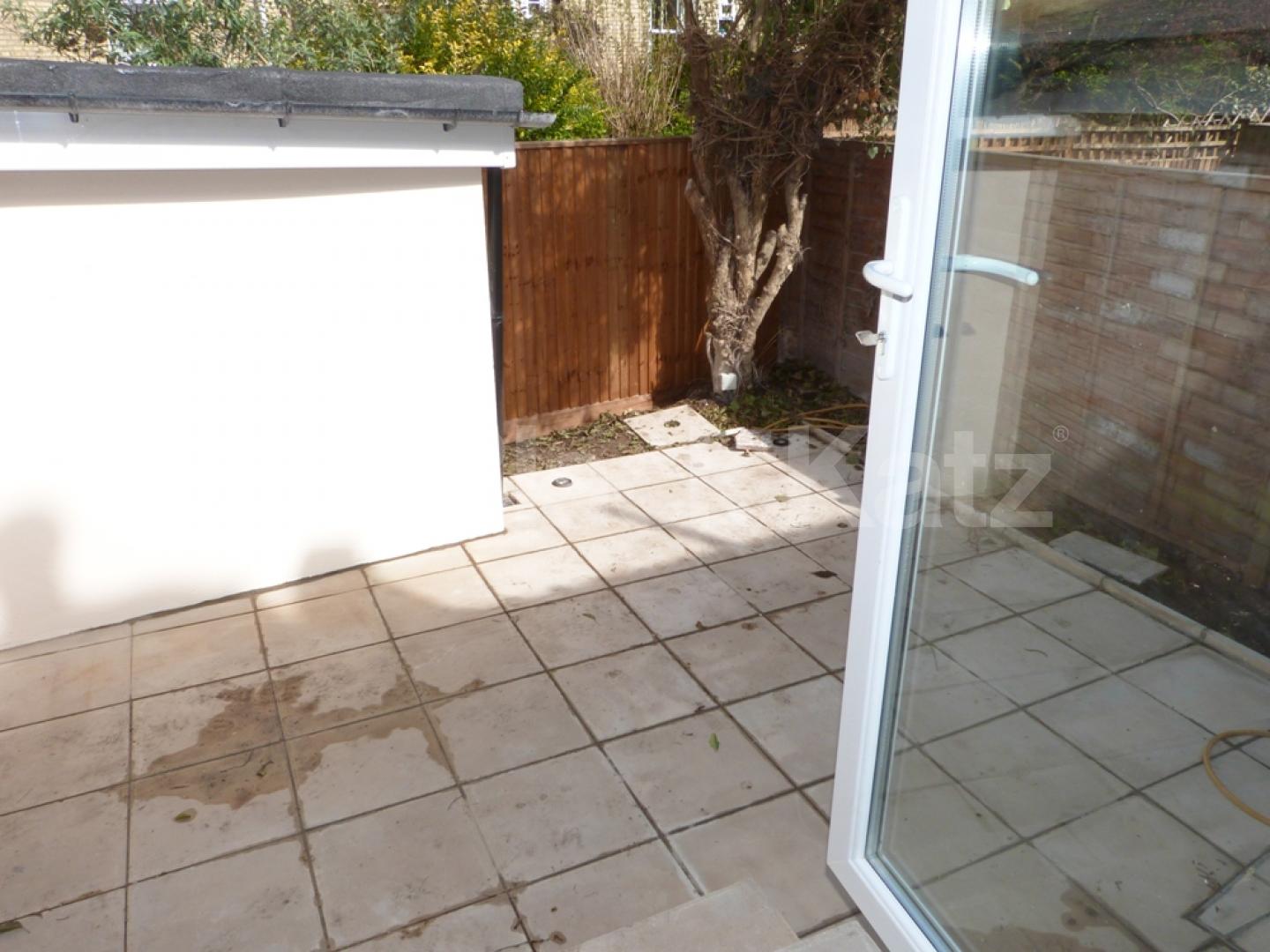 			Stunning oak flooring!, 3 Bedroom, 1 bath, 1 reception House			 Trinity Road, East Finchley