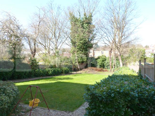 			Studio Apartment, 1 bath, 1 reception Flat			 Avenue Road, Highgate