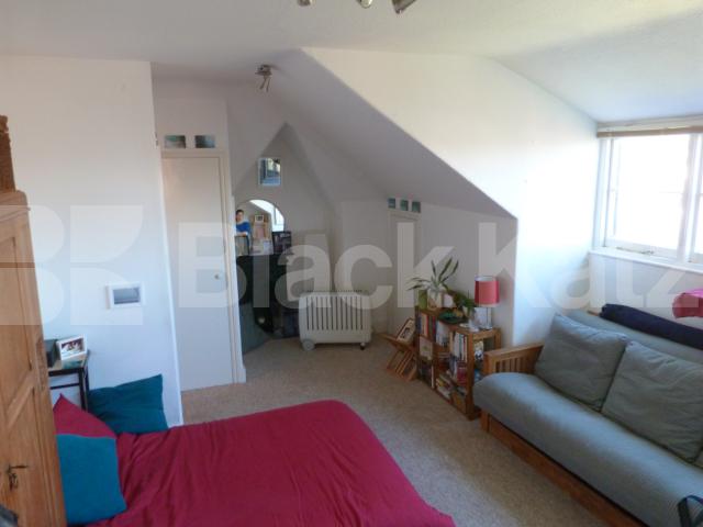 			Studio Apartment, 1 bath, 1 reception Flat			 Avenue Road, Highgate