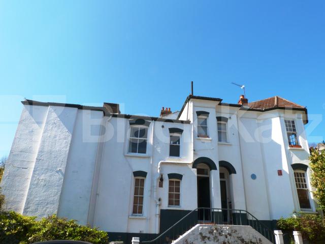 			2 Bedroom, 1 bath, 1 reception Flat			 Hillfield Park, Muswell Hill