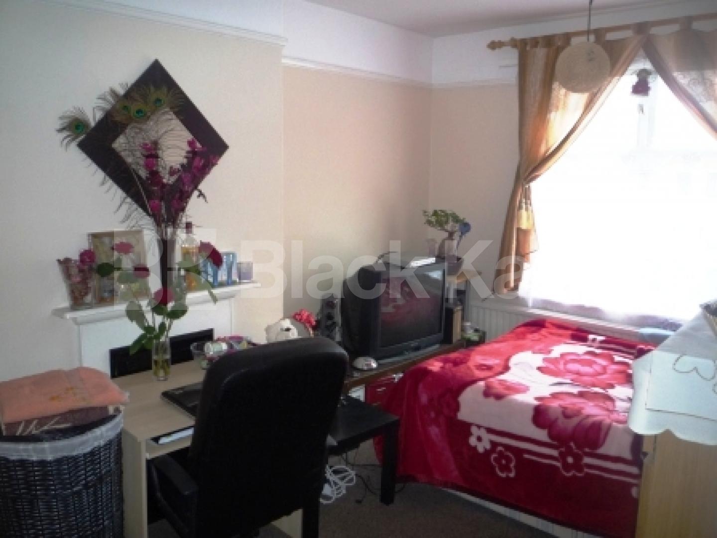 			4 Bedroom, 1 bath, 1 reception Semi-Detached House			 Boundary Road, TURNPIKE LANE
