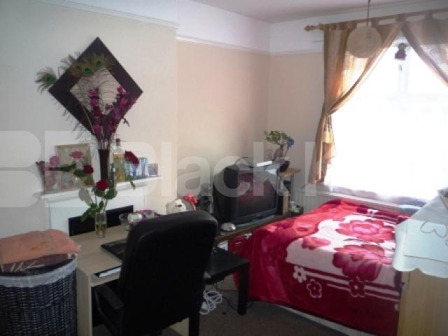 			4 Bedroom, 1 bath, 1 reception Semi-Detached House			 Boundary Road, TURNPIKE LANE