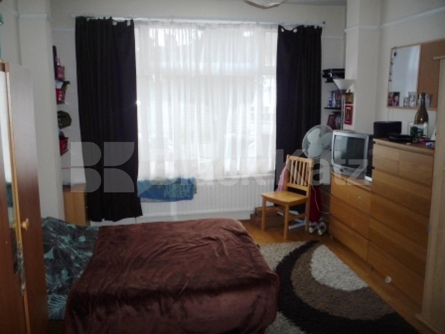 			4 Bedroom, 1 bath, 1 reception Semi-Detached House			 Boundary Road, TURNPIKE LANE