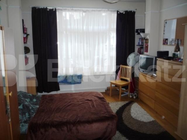 			4 Bedroom, 1 bath, 1 reception Semi-Detached House			 Boundary Road, TURNPIKE LANE