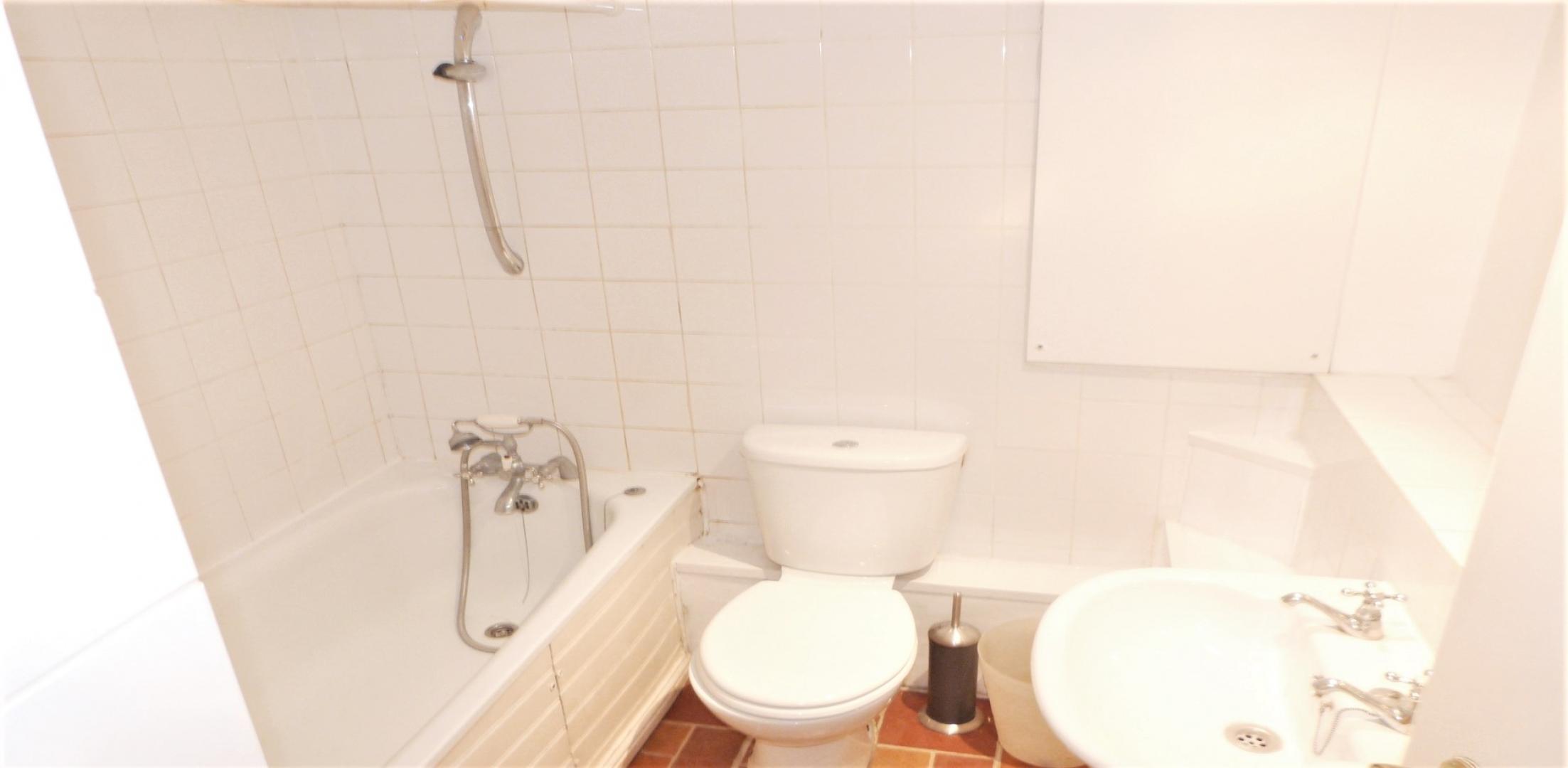 			PRIVATE PATIO GARDEN, 2 Bedroom, 1 bath, 1 reception Flat			 Cotleigh Road, WEST HAMPSTEAD