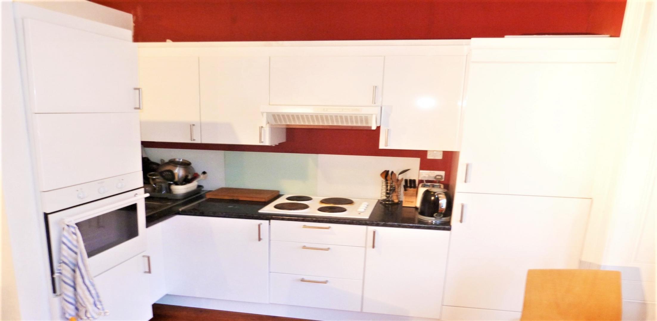 			UNDER OFFER , Studio Apartment, 1 bath, 1 reception Studio			 Compayne Gardens, WEST HAMPSTEAD