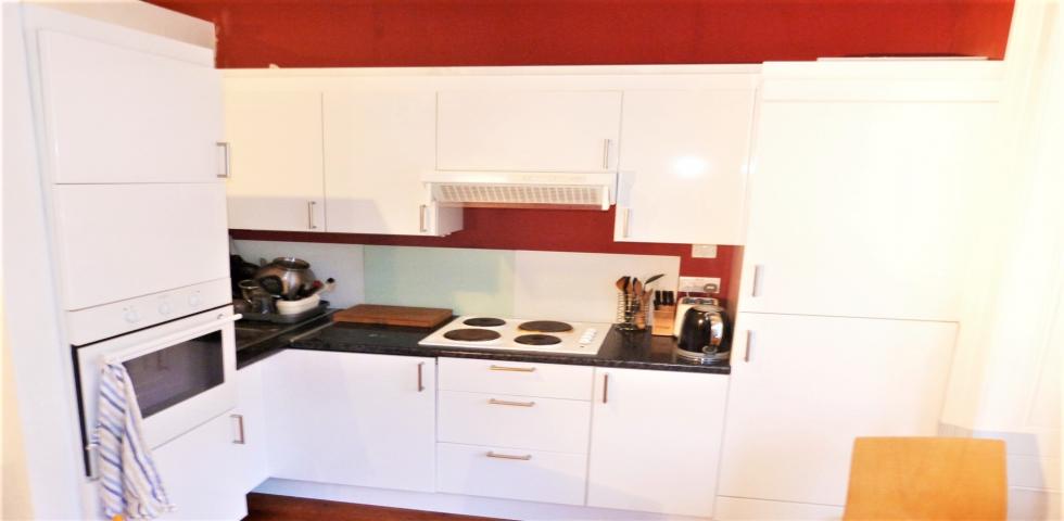 			UNDER OFFER , Studio Apartment, 1 bath, 1 reception Studio			 Compayne Gardens, WEST HAMPSTEAD