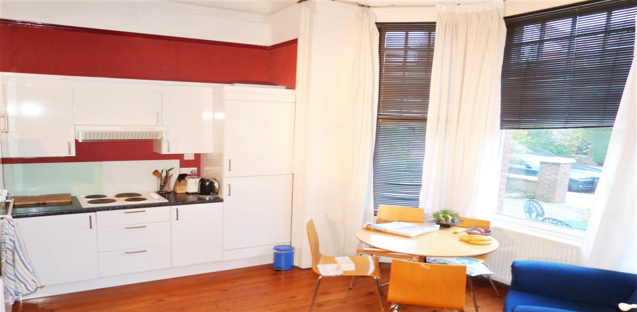 			UNDER OFFER , Studio Apartment, 1 bath, 1 reception Studio			 Compayne Gardens, WEST HAMPSTEAD