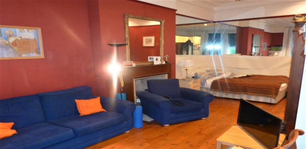 			UNDER OFFER , Studio Apartment, 1 bath, 1 reception Studio			 Compayne Gardens, WEST HAMPSTEAD