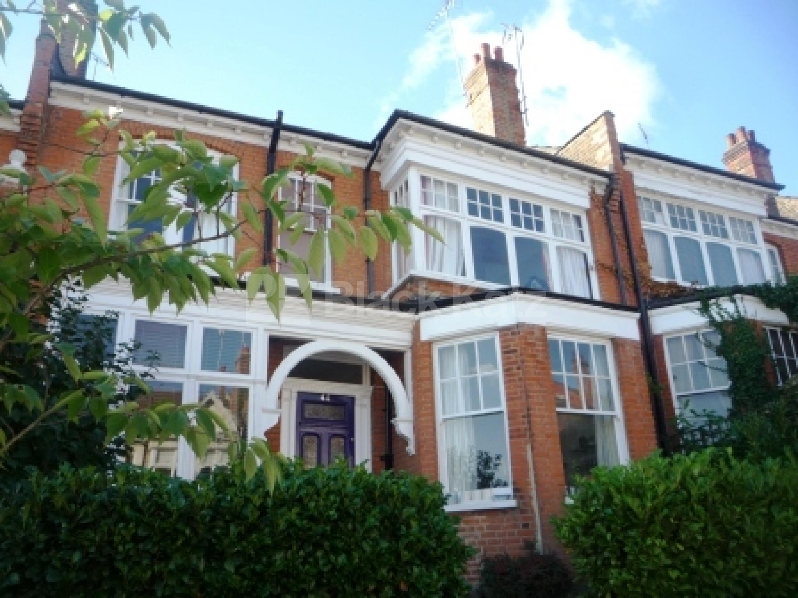 			LET, 4 Bedroom, 1 bath, 1 reception House			 Woodland Rise, MUSWELL HILL N10