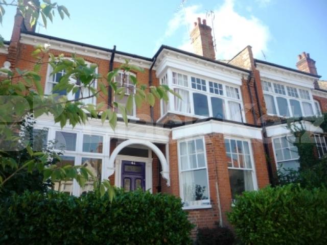 			LET, 4 Bedroom, 1 bath, 1 reception House			 Woodland Rise, MUSWELL HILL