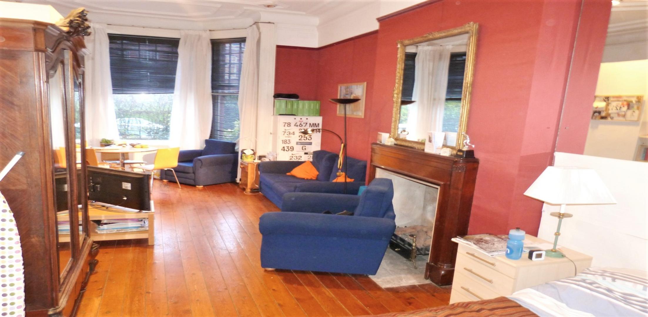 			UNDER OFFER , Studio Apartment, 1 bath, 1 reception Studio			 Compayne Gardens, WEST HAMPSTEAD