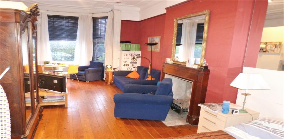 			UNDER OFFER , Studio Apartment, 1 bath, 1 reception Studio			 Compayne Gardens, WEST HAMPSTEAD