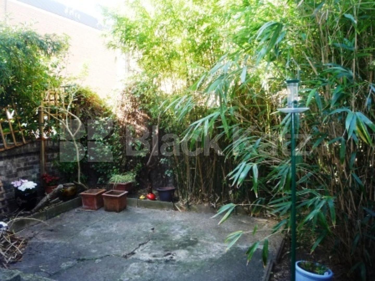 			1 Bedroom, 1 bath, 1 reception Flat			 Campsbourne Road, CROUCH END