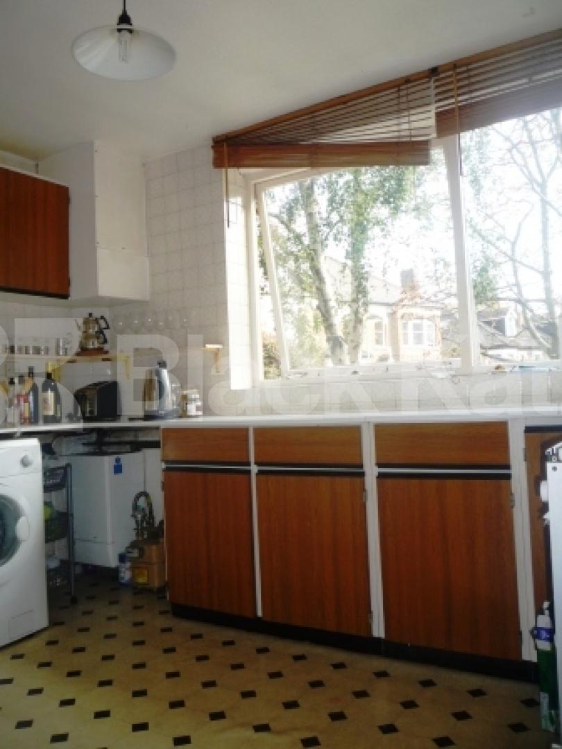 			2 Bedroom, 1 bath, 1 reception Flat			 Waverley Road, CROUCH END