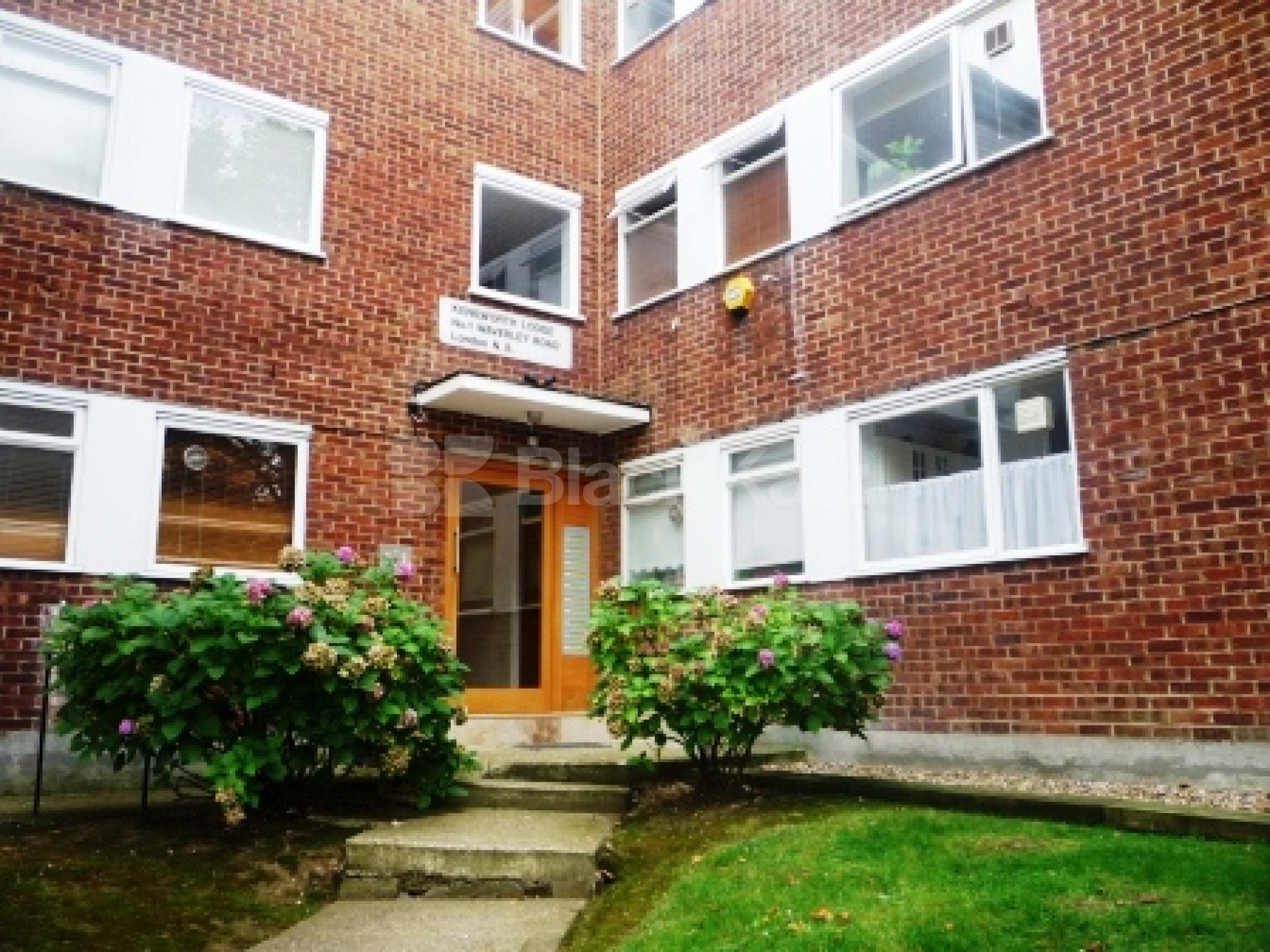 			2 Bedroom, 1 bath, 1 reception Flat			 Waverley Road, CROUCH END N8