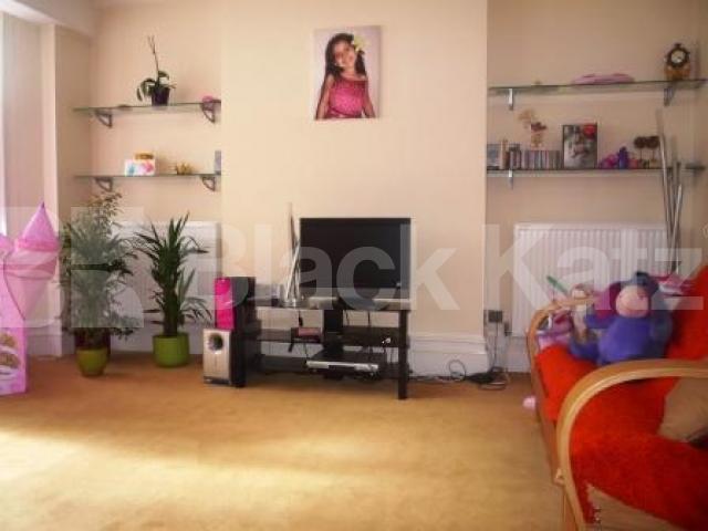 			Only 1 month's deposit instead of 6 weeks saving £608!, 2 Bedroom, 1 bath, 1 reception Flat			 Muswell Hill Broadway, MUSWELL HILL